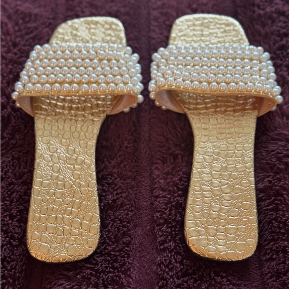 Faux Pearl Flat Sandals - Picture 2 of 4